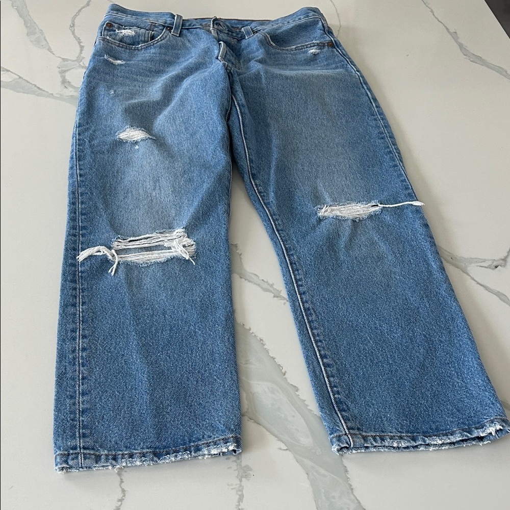 Women’s Levis Distressed Blue Jeans